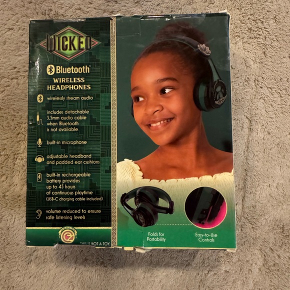 Kids Wicked Green Wireless Bluetooth Headphones - Picture 3 of 6